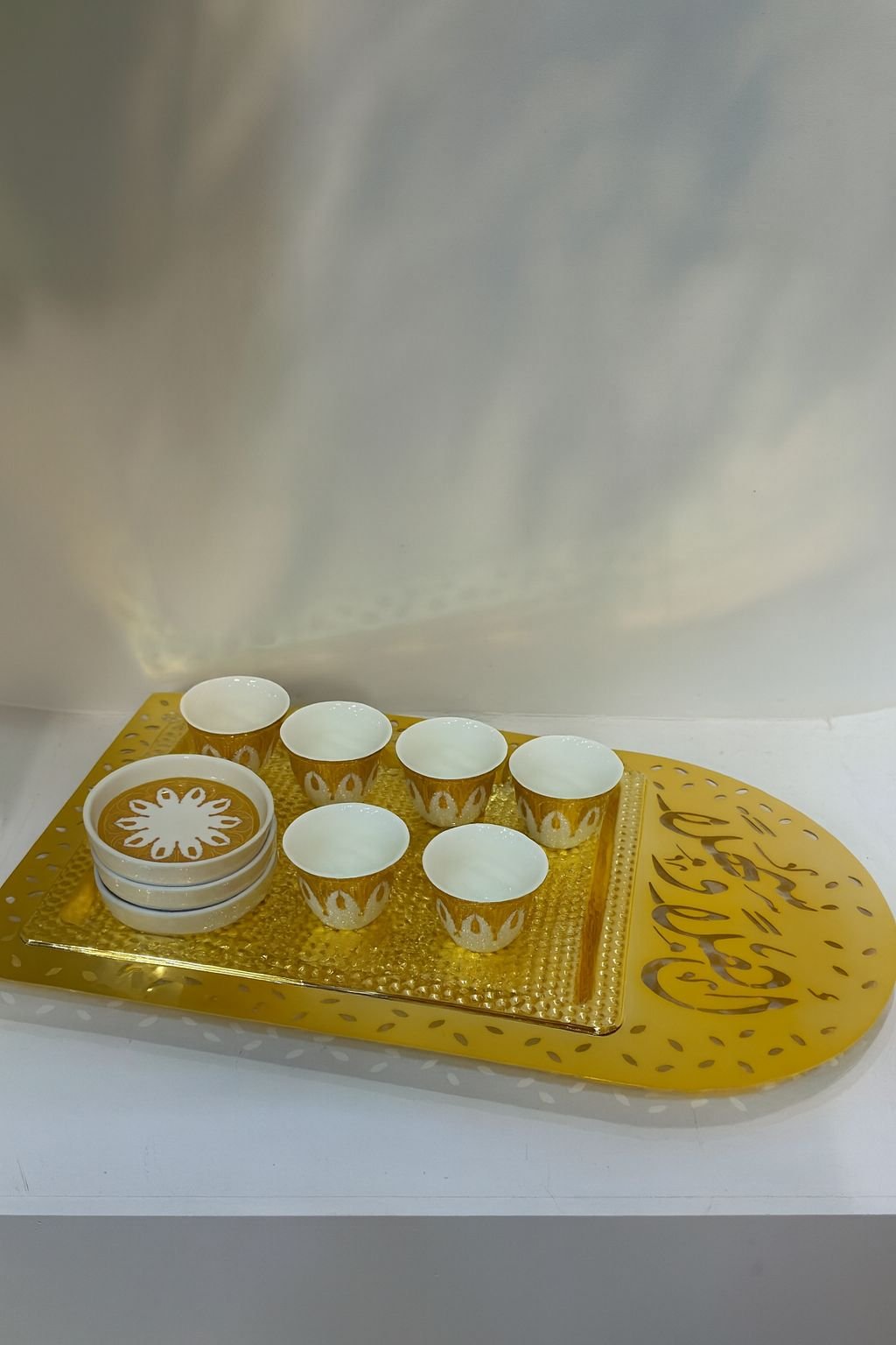 WhatsApp Image 2025-12-10 at 21.11.41_6852cfdc صينية ضيافة معدن باللون الذهبي (اهلا و سهلا) - Image 1