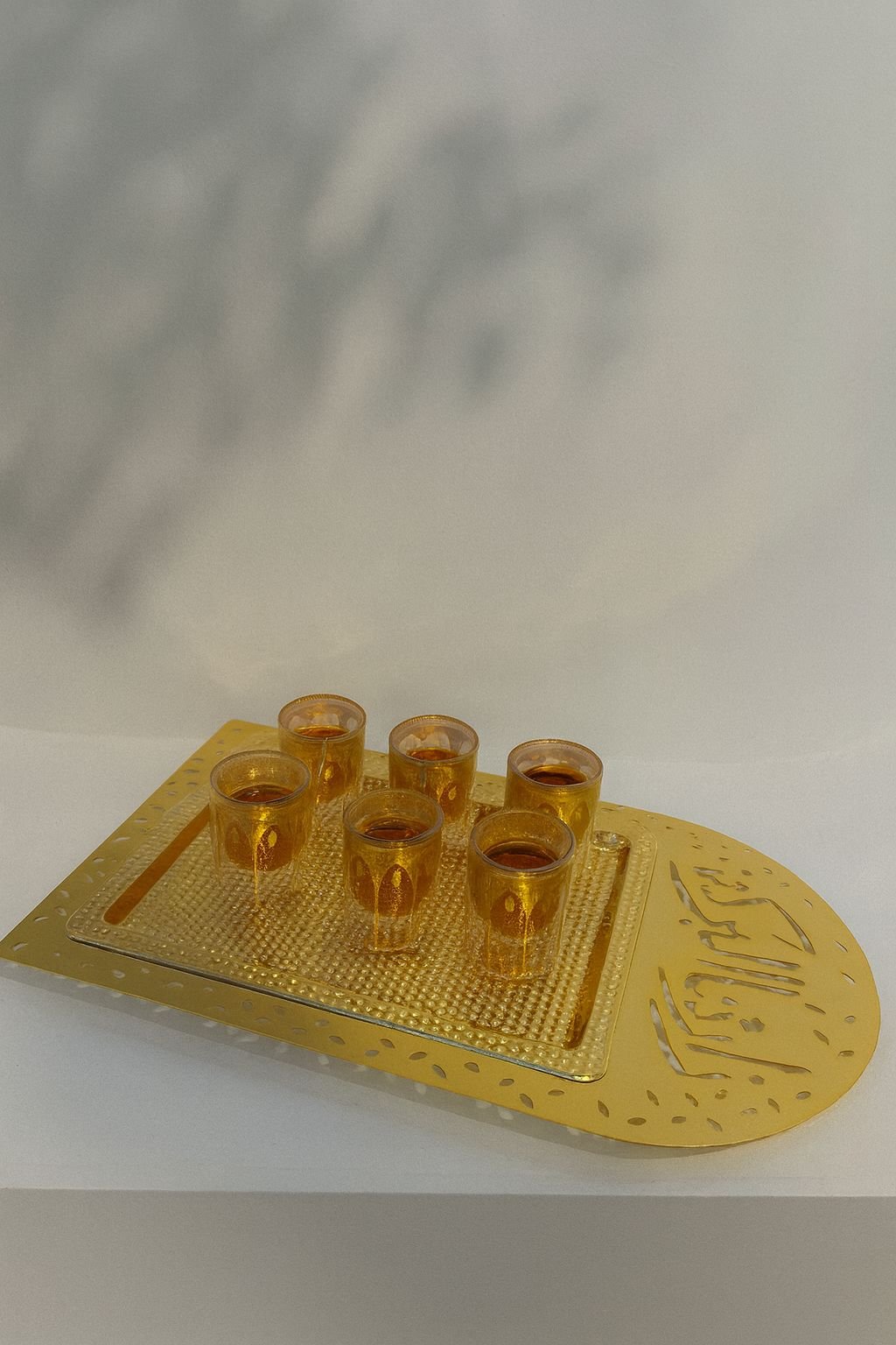 WhatsApp Image 2025-12-10 at 21.11.41_b5f81cf6 صينية ضيافة معدن باللون الذهبي (زارتنا البركة) - Image 1