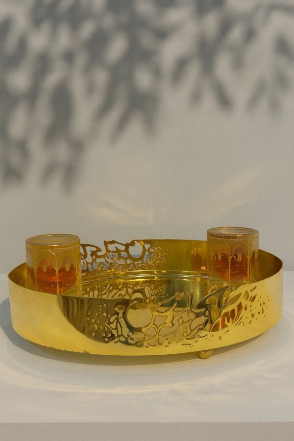 صينية ضيافة معدن باللون الذهبي