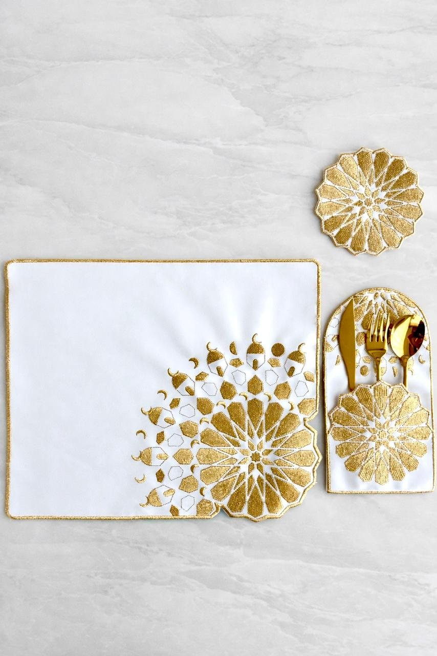 WhatsApp Image 2026-01-14 at 6.12.15 PM (1) ه طقم مفرش صفرة لون ذهبي - Image 1