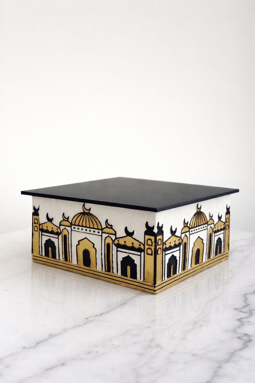 f22373a1-0f3f-4b0f-93f9-4b3c17b1b98a ه - مجموعة المدينة - قاعدة تقديم مربعة - Image 1